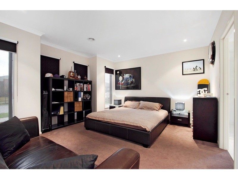 31 Kindred Avenue, Cranbourne North VIC 3977