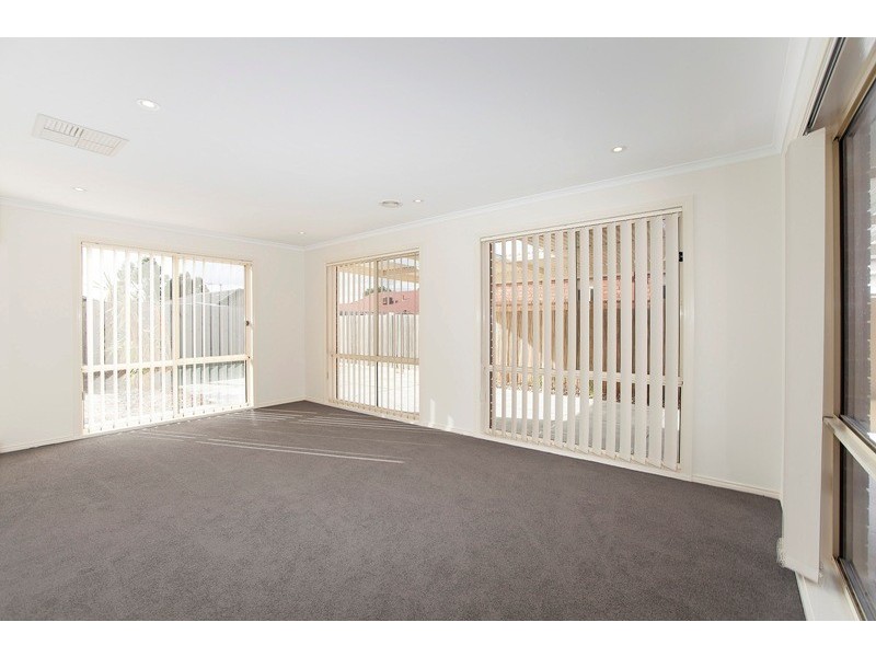 35 Astley Wynd, Lynbrook VIC 3975