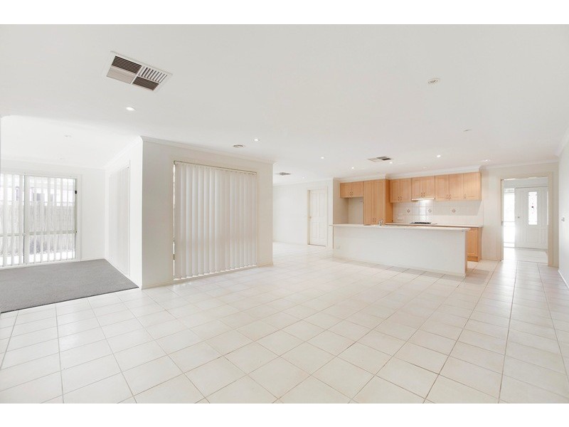 35 Astley Wynd, Lynbrook VIC 3975