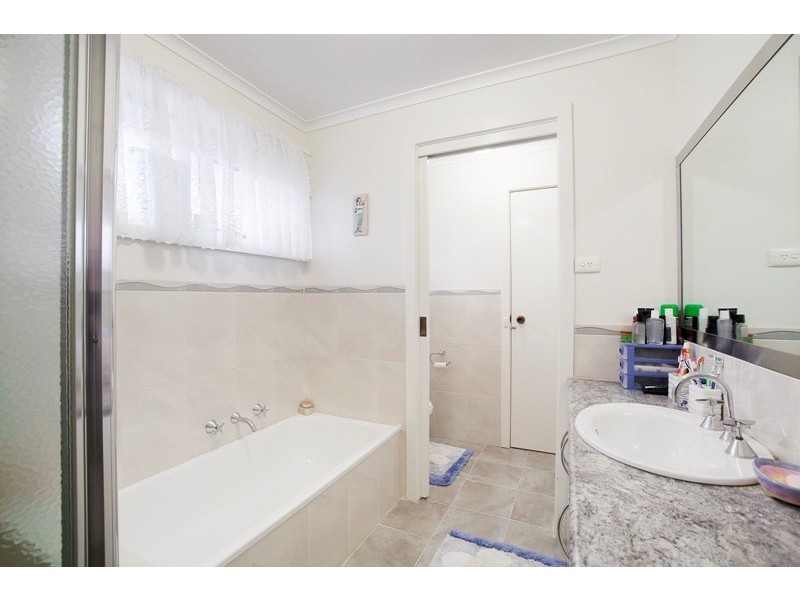 63 Sydney Parkinson Avenue, Endeavour Hills VIC 3802