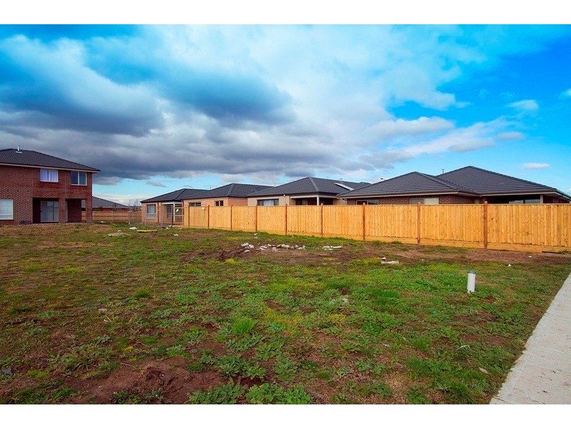 4 Dickens Street, Cranbourne West VIC 3977