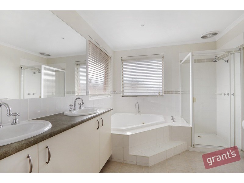 41 Amhurst Drive, Narre Warren South VIC 3805