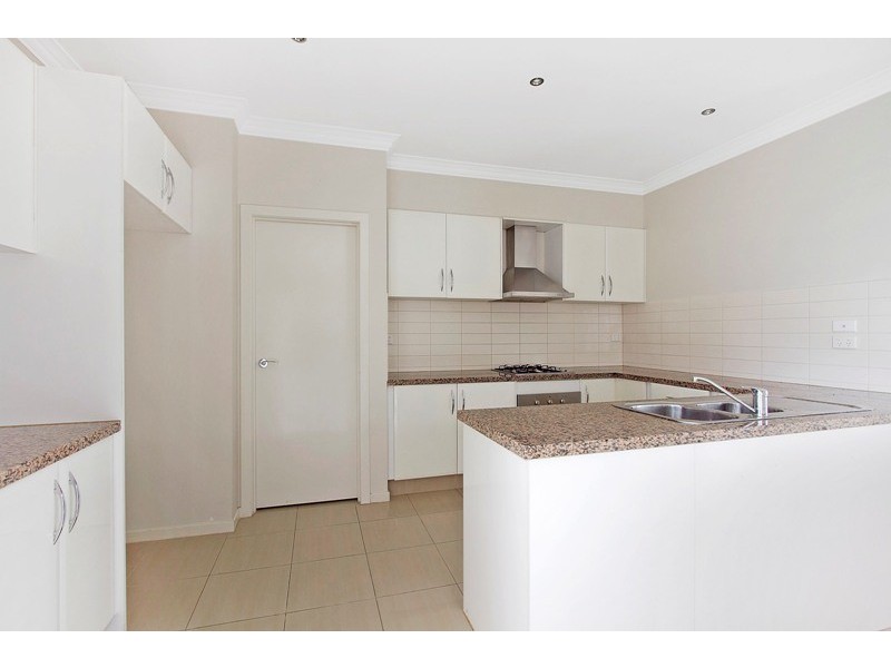 8A Kingsfield Crescent, Lynbrook VIC 3975