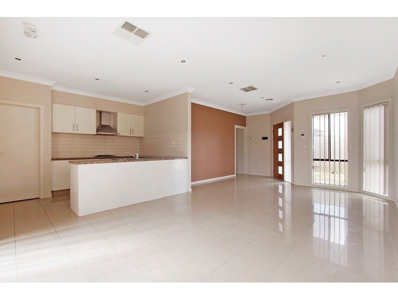 8A Kingsfield Crescent, Lynbrook VIC 3975