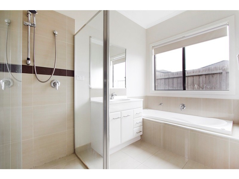 8A Kingsfield Crescent, Lynbrook VIC 3975