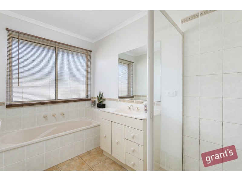 49 Kingston Ave, Narre Warren South VIC 3805