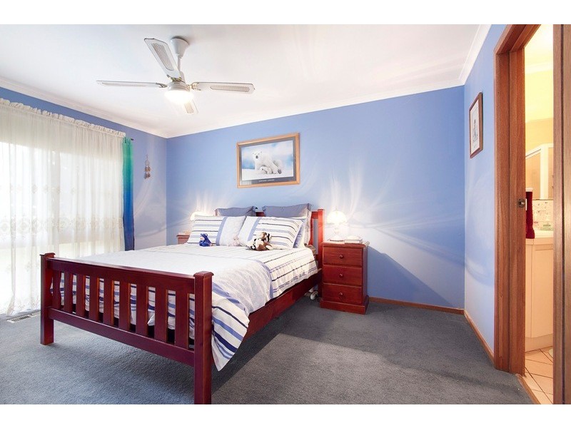 1 Antrim Close, Endeavour Hills VIC 3802