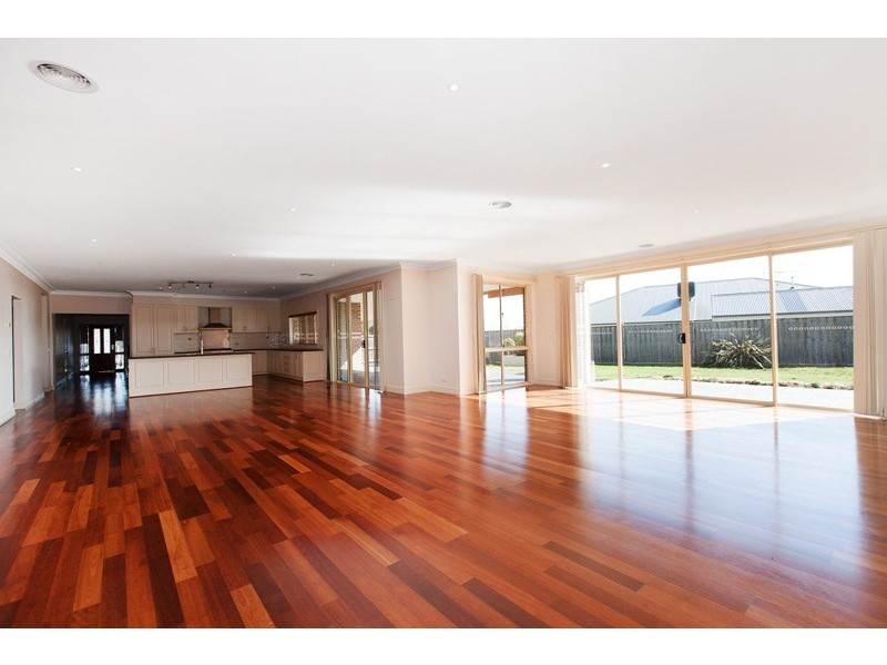 14 Rose Garden Court, Narre Warren North VIC 3804