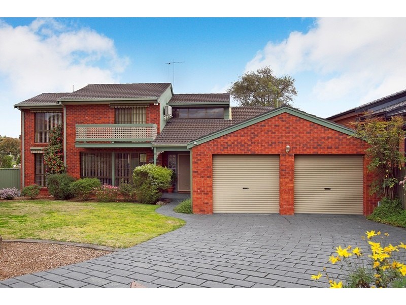 8 Monica Close, Endeavour Hills VIC 3802