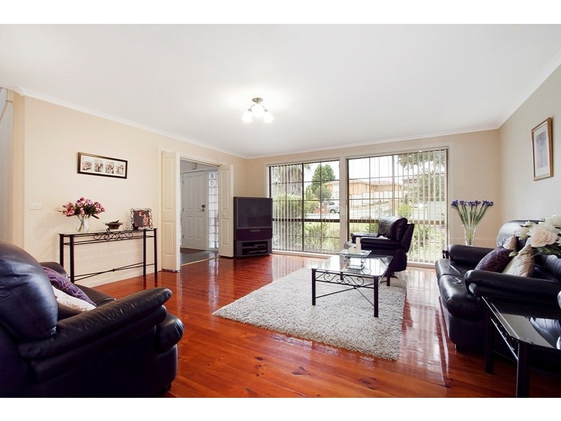 8 Monica Close, Endeavour Hills VIC 3802