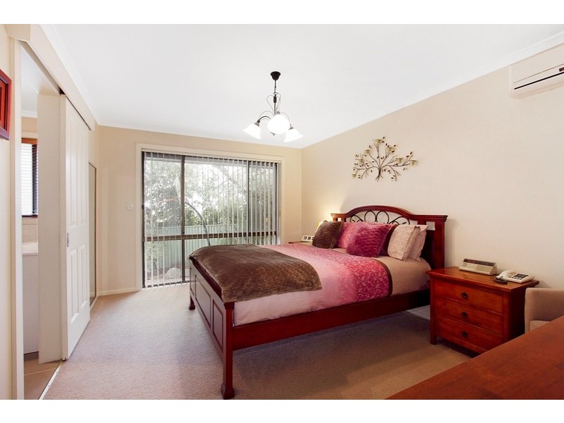 8 Monica Close, Endeavour Hills VIC 3802