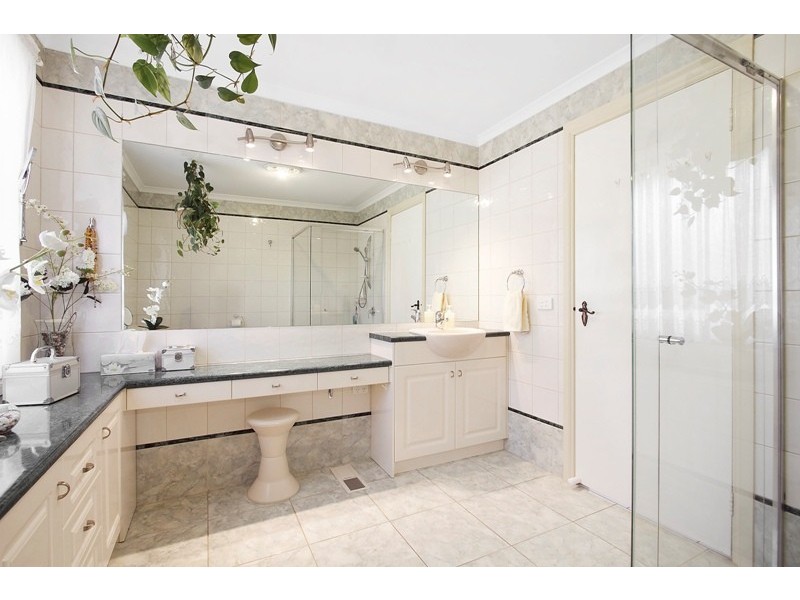 95 John Fawkner Drive, Endeavour Hills VIC 3802