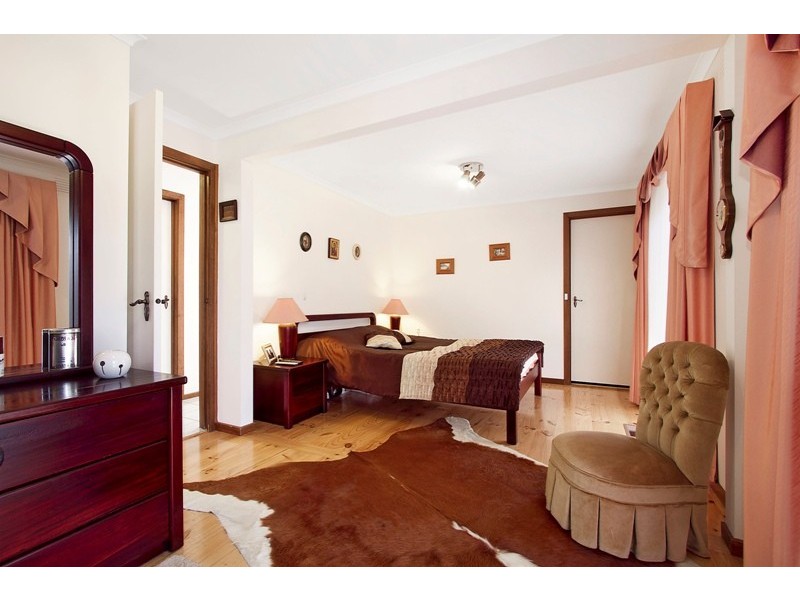 95 John Fawkner Drive, Endeavour Hills VIC 3802