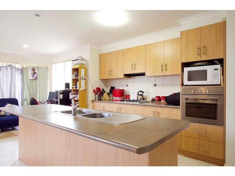 67 Earlsfield Drive, Berwick VIC 3806