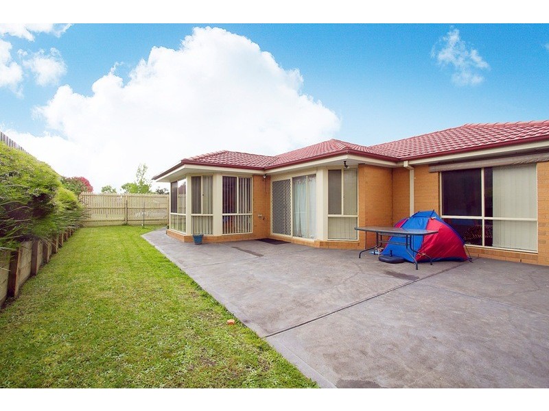 67 Earlsfield Drive, Berwick VIC 3806
