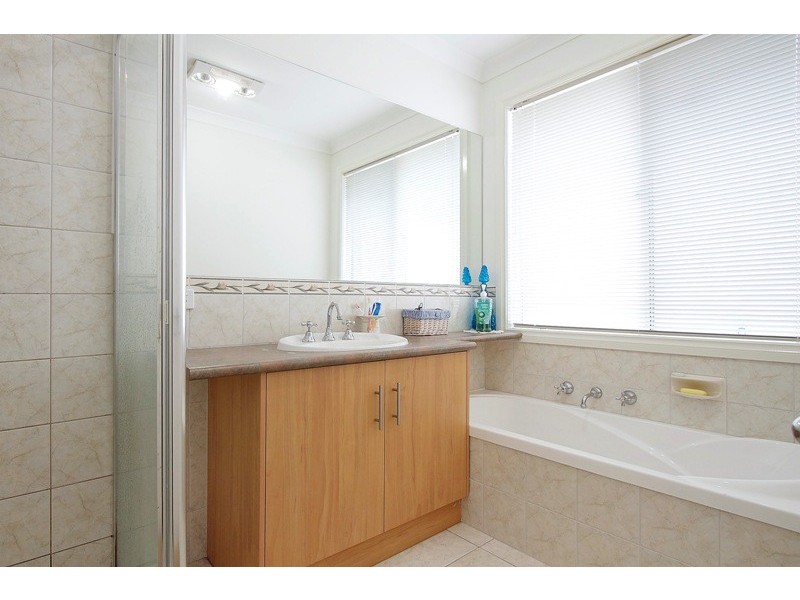 67 Earlsfield Drive, Berwick VIC 3806