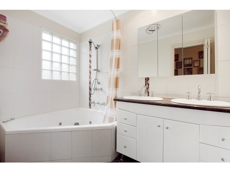 8 Yoni Court, Hallam VIC 3803