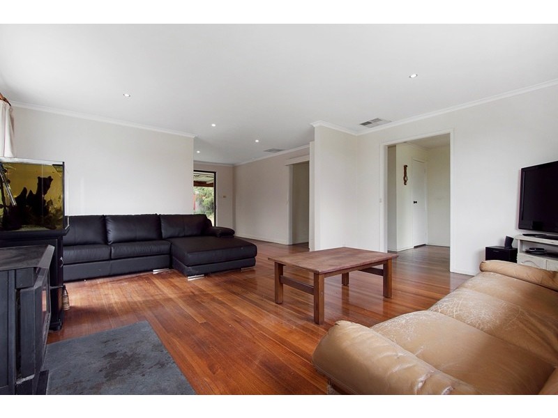 16 Floriana Avenue, Doveton VIC 3177