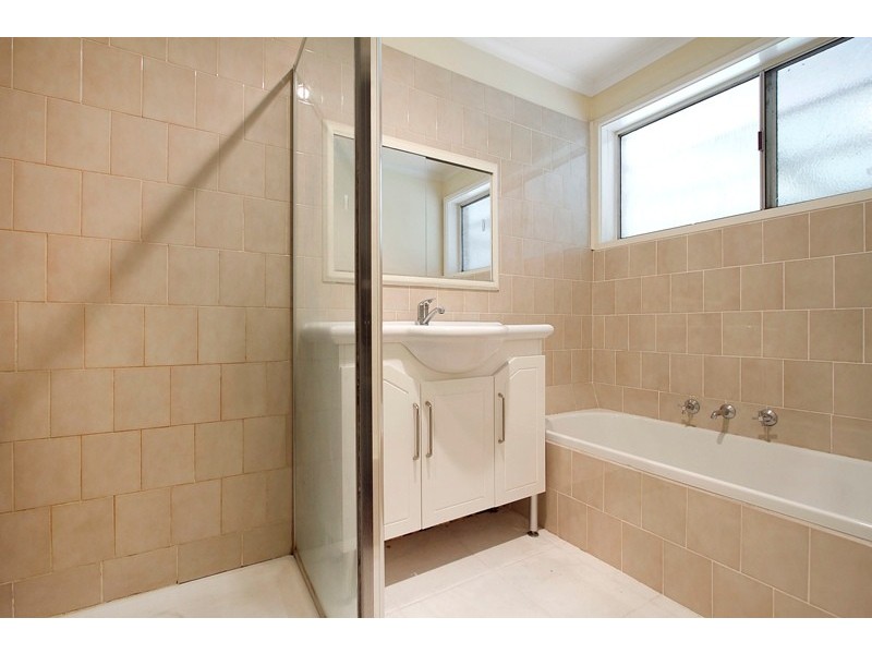 16 Floriana Avenue, Doveton VIC 3177