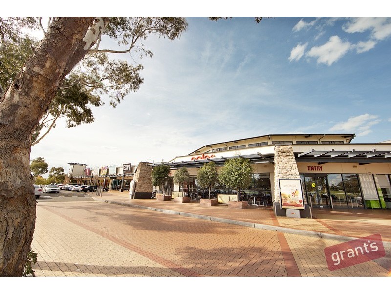 6 Mannavue Boulevard, Cranbourne North VIC 3977