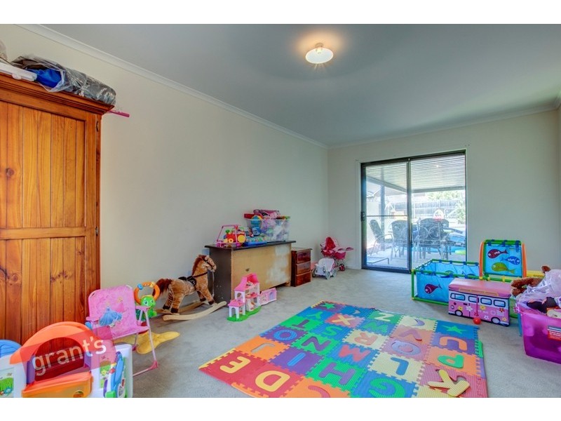 10 Natanya Drive, Pakenham VIC 3810