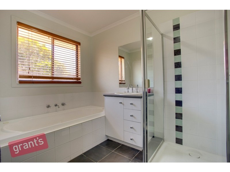 10 Natanya Drive, Pakenham VIC 3810