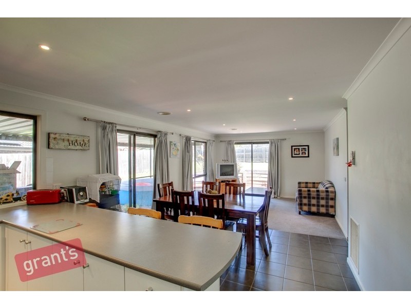 10 Natanya Drive, Pakenham VIC 3810