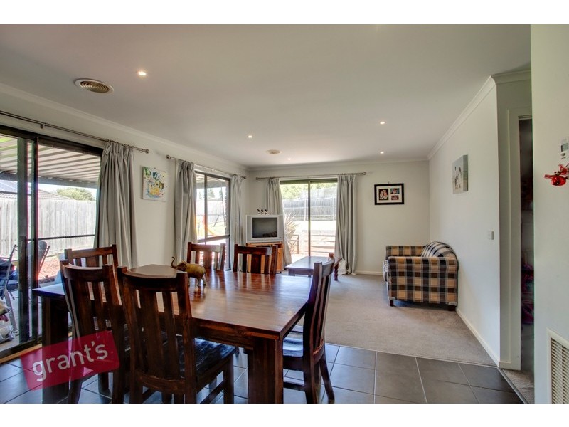 10 Natanya Drive, Pakenham VIC 3810