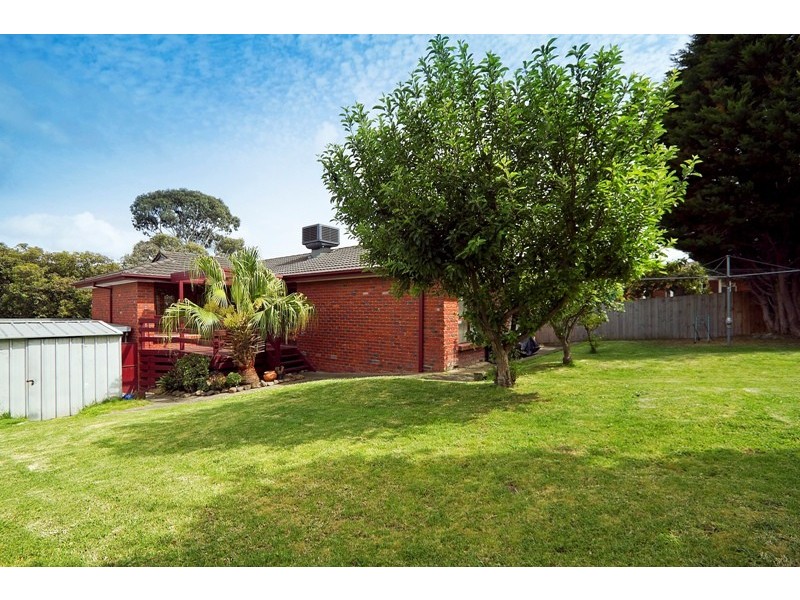 18 Sydney Parkinson Avenue, Endeavour Hills VIC 3802