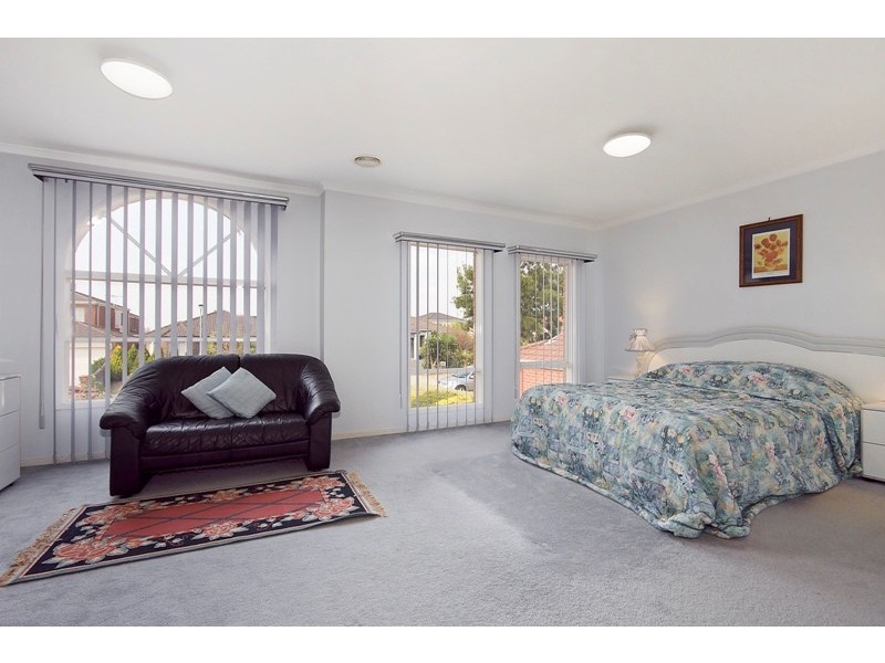 16 Arrino Crescent, Hallam VIC 3803