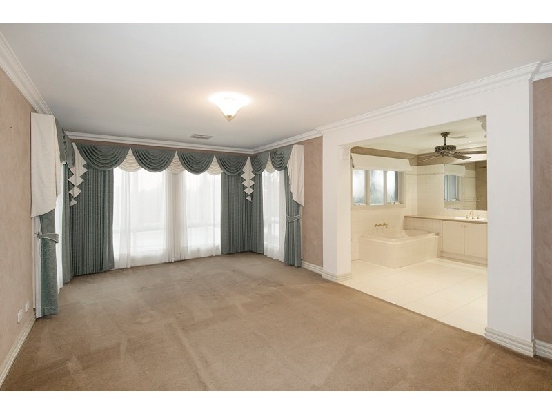 120 Berwick Springs Promenade, Narre Warren South VIC 3805