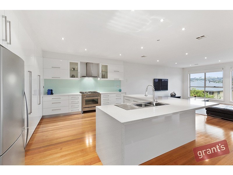 16 Cherry Tree Lane, Narre Warren VIC 3805