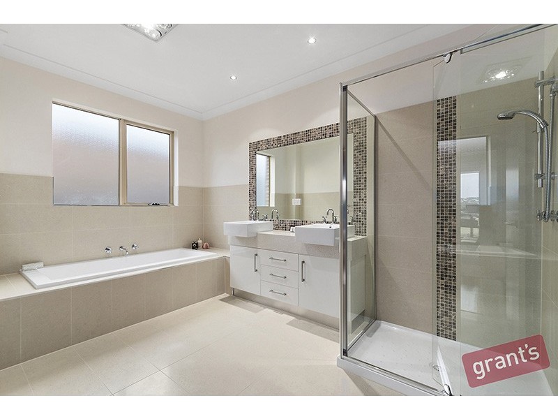 16 Cherry Tree Lane, Narre Warren VIC 3805