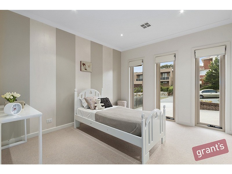 16 Cherry Tree Lane, Narre Warren VIC 3805