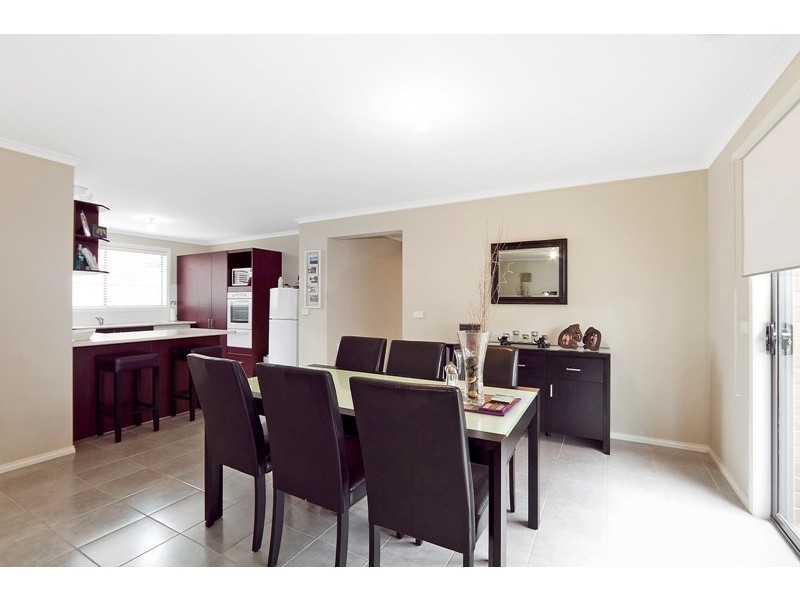 17 Archers Field Drive, Cranbourne East VIC 3977