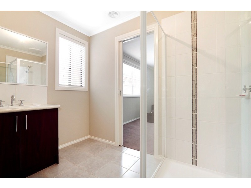 17 Archers Field Drive, Cranbourne East VIC 3977