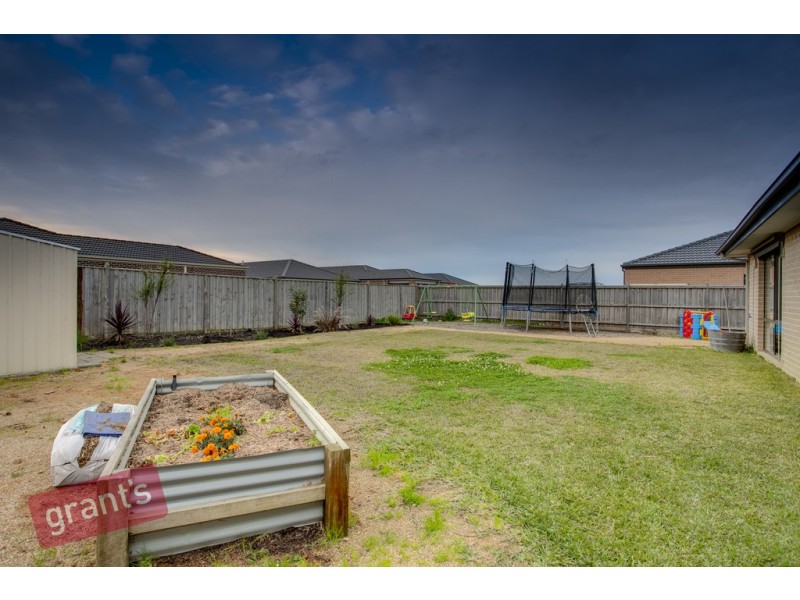 8 Howe Way, Cranbourne East VIC 3977