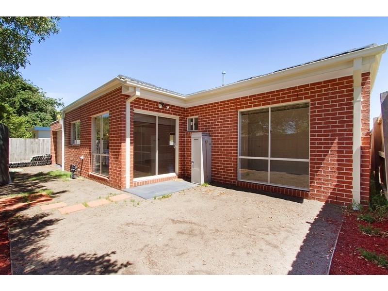 2/33 Latham Crescent, Dandenong North VIC 3175