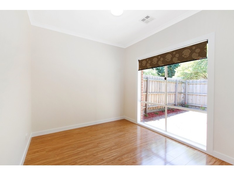 2/33 Latham Crescent, Dandenong North VIC 3175