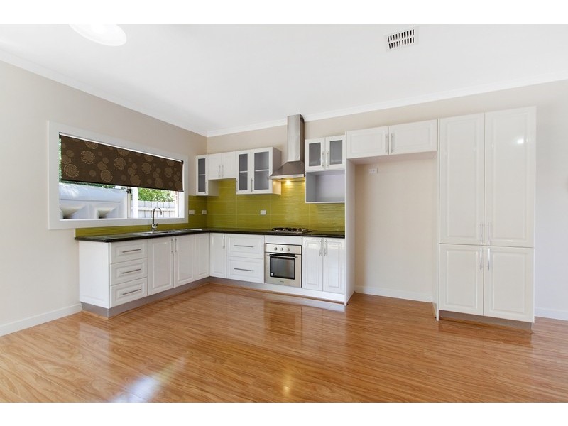 2/33 Latham Crescent, Dandenong North VIC 3175