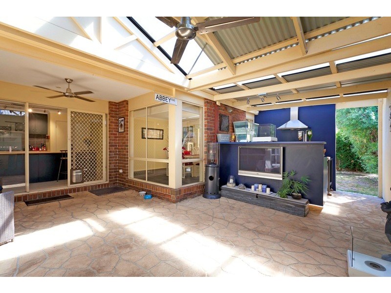 4 Ernest Crescent, Narre Warren South VIC 3805