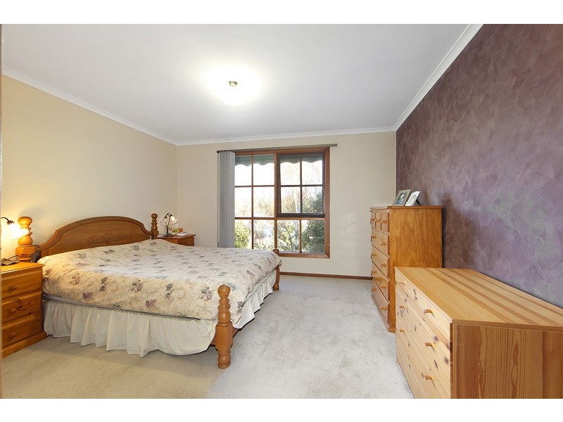 24 Lauriston Drive, Endeavour Hills VIC 3802