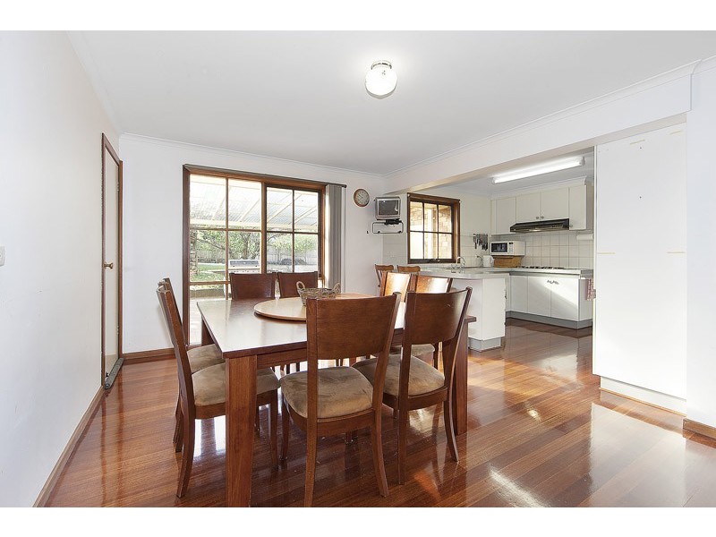 24 Lauriston Drive, Endeavour Hills VIC 3802