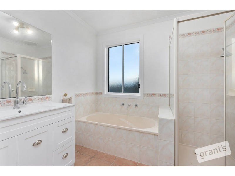 24 Lassiter Court, Narre Warren South VIC 3805