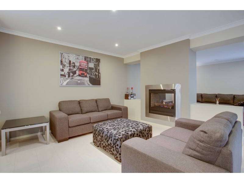 11 Kooyong Drive, Officer VIC 3809