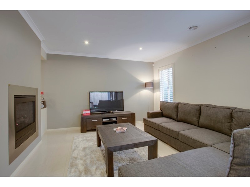 11 Kooyong Drive, Officer VIC 3809