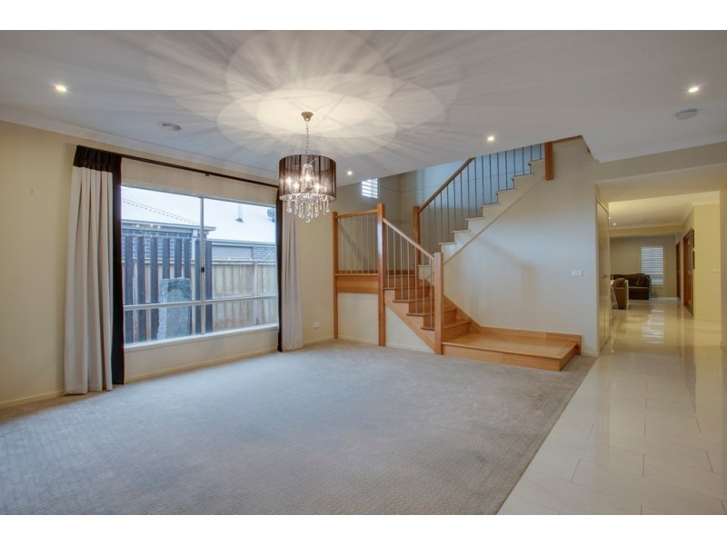 11 Kooyong Drive, Officer VIC 3809