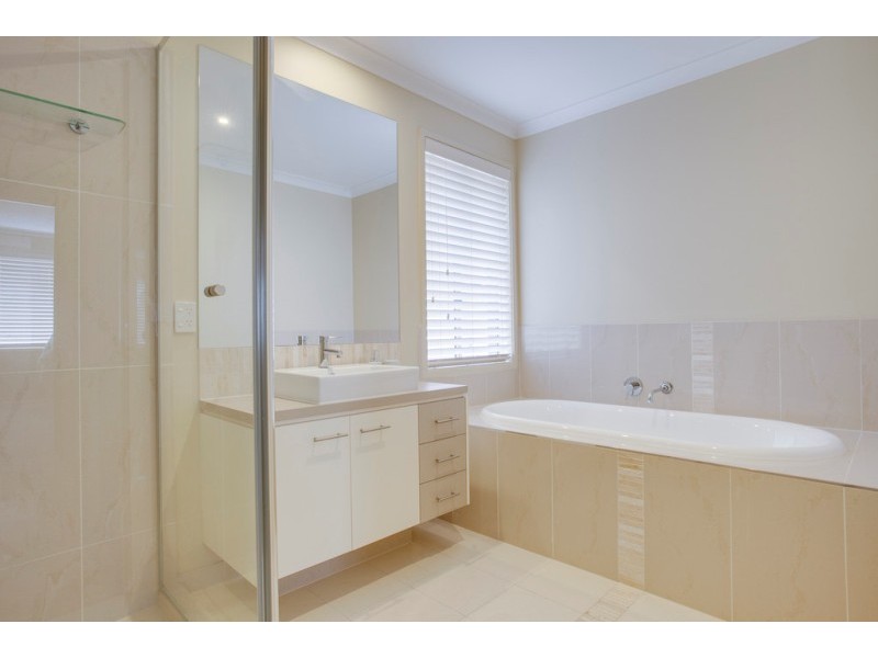 11 Kooyong Drive, Officer VIC 3809