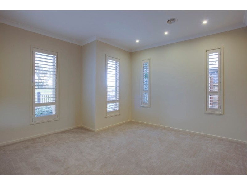 11 Kooyong Drive, Officer VIC 3809