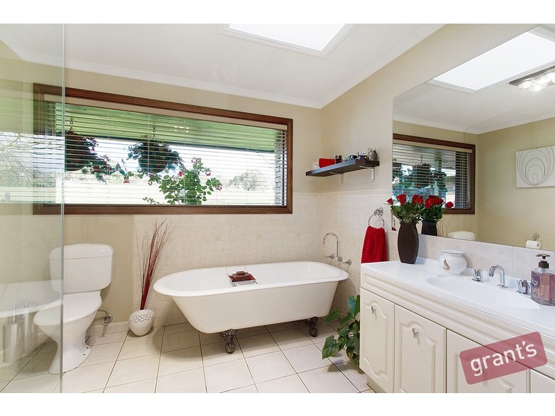 14 Mountain Flat Road, Narre Warren East VIC 3804